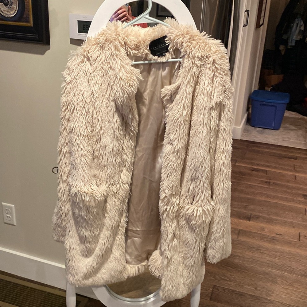 Sanctuary fluffy/plush cream coat. Women size S.